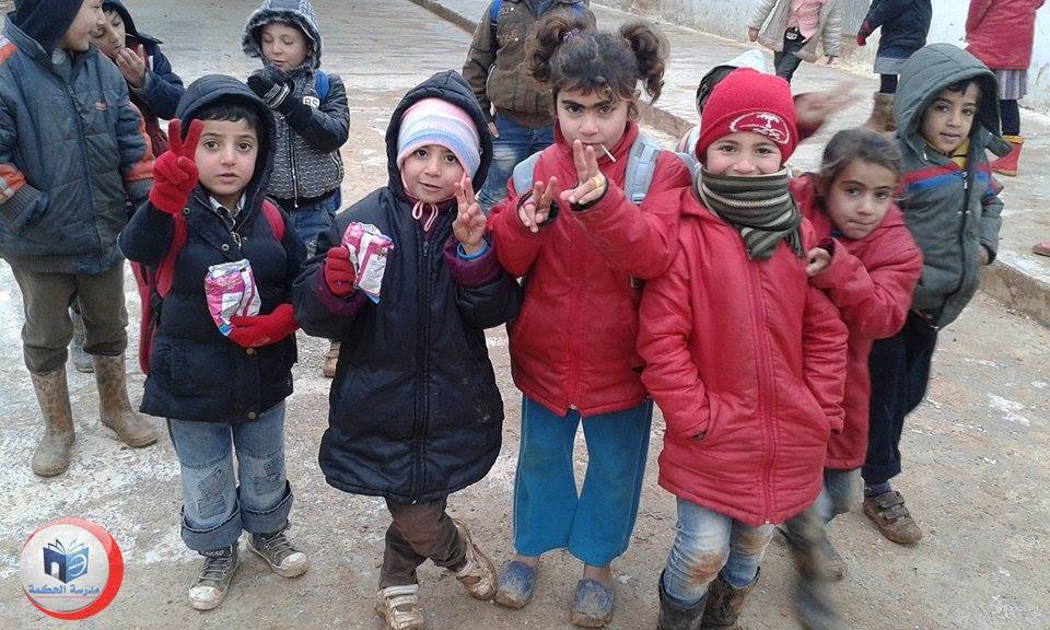 Bambini segno di vittoria